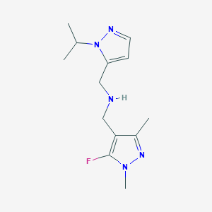 molecular formula C13H20FN5 B11749271 [(5-fluoro-1,3-dimethyl-1H-pyrazol-4-yl)methyl]({[1-(propan-2-yl)-1H-pyrazol-5-yl]methyl})amine 