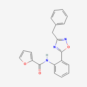 molecular formula C20H15N3O3 B1182819 N-[2-(3-benzyl-1,2,4-oxadiazol-5-yl)phenyl]-2-furamide 