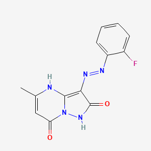 molecular formula C13H10FN5O2 B1191433 3-[(2-fluorophenyl)diazenyl]-5-methylpyrazolo[1,5-a]pyrimidine-2,7(1H,4H)-dione 