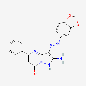 molecular formula C19H14N6O3 B1191478 2-amino-3-(1,3-benzodioxol-5-yldiazenyl)-5-phenylpyrazolo[1,5-a]pyrimidin-7(4H)-one 