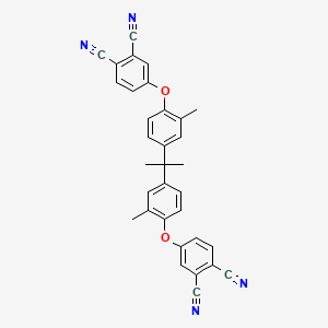 molecular formula C33H24N4O2 B11975177 4-(4-{1-[4-(3,4-Dicyanophenoxy)-3-methylphenyl]-1-methylethyl}-2-methylphenoxy)phthalonitrile 