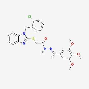 molecular formula C26H25ClN4O4S B11980595 2-{[1-(2-chlorobenzyl)-1H-benzimidazol-2-yl]sulfanyl}-N'-[(E)-(3,4,5-trimethoxyphenyl)methylidene]acetohydrazide 