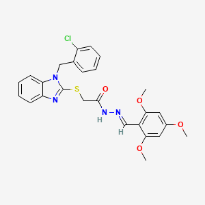 molecular formula C26H25ClN4O4S B11995128 2-{[1-(2-chlorobenzyl)-1H-benzimidazol-2-yl]sulfanyl}-N'-[(E)-(2,4,6-trimethoxyphenyl)methylidene]acetohydrazide 