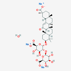 trisodium;(2S,3S,4S,5R,6R)-6-[(2S,3R,4S,5S,6S)-2-[[(3S,4aR,6aR,6bS,8aS,11S,12aR,14aR,14bS)-11-carboxylato-4,4,6a,6b,8a,11,14b-heptamethyl-14-oxo-2,3,4a,5,6,7,8,9,10,12,12a,14a-dodecahydro-1H-picen-3-yl]oxy]-6-carboxylato-4,5-dihydroxyoxan-3-yl]oxy-3,4,5-trihydroxyoxane-2-carboxylate;hydrate