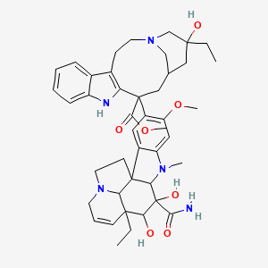 molecular formula C43H55N5O7 B1211924 Methyl 13-(10-carbamoyl-12-ethyl-10,11-dihydroxy-5-methoxy-8-methyl-8,16-diazapentacyclo[10.6.1.01,9.02,7.016,19]nonadeca-2,4,6,13-tetraen-4-yl)-17-ethyl-17-hydroxy-1,11-diazatetracyclo[13.3.1.04,12.05,10]nonadeca-4(12),5,7,9-tetraene-13-carboxylate 