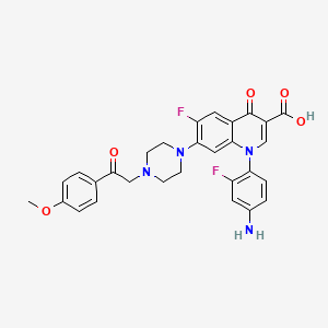 molecular formula C29H26F2N4O5 B1218495 7-[4-(4-Methoxyphenacyl)piperazino]-1-(2-fluoro-4-aminophenyl)-4-oxo-6-fluoro-1,4-dihydroquinoline-3-carboxylic acid 
