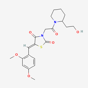 (5Z)-5-(2,4-dimethoxybenzylidene)-3-{2-[2-(2-hydroxyethyl)piperidin-1-yl]-2-oxoethyl}-1,3-thiazolidine-2,4-dione