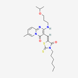 3-[(Z)-(3-hexyl-4-oxo-2-thioxo-1,3-thiazolidin-5-ylidene)methyl]-7-methyl-2-{[3-(propan-2-yloxy)propyl]amino}-4H-pyrido[1,2-a]pyrimidin-4-one