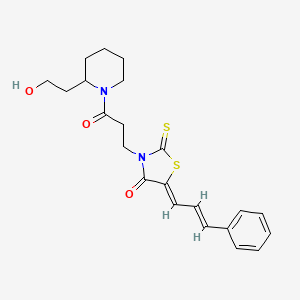 (5Z)-3-{3-[2-(2-hydroxyethyl)piperidin-1-yl]-3-oxopropyl}-5-[(2E)-3-phenylprop-2-en-1-ylidene]-2-thioxo-1,3-thiazolidin-4-one