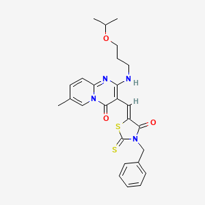 3-[(Z)-(3-benzyl-4-oxo-2-thioxo-1,3-thiazolidin-5-ylidene)methyl]-7-methyl-2-{[3-(propan-2-yloxy)propyl]amino}-4H-pyrido[1,2-a]pyrimidin-4-one