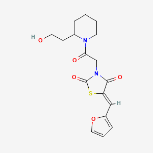 (5Z)-5-(furan-2-ylmethylidene)-3-{2-[2-(2-hydroxyethyl)piperidin-1-yl]-2-oxoethyl}-1,3-thiazolidine-2,4-dione