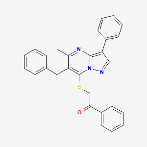 molecular formula C29H25N3OS B12210305 2-[(6-Benzyl-2,5-dimethyl-3-phenylpyrazolo[1,5-a]pyrimidin-7-yl)sulfanyl]-1-phenylethanone 