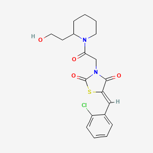 (5Z)-5-(2-chlorobenzylidene)-3-{2-[2-(2-hydroxyethyl)piperidin-1-yl]-2-oxoethyl}-1,3-thiazolidine-2,4-dione