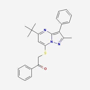 2-[(5-Tert-butyl-2-methyl-3-phenylpyrazolo[1,5-a]pyrimidin-7-yl)sulfanyl]-1-phenylethanone