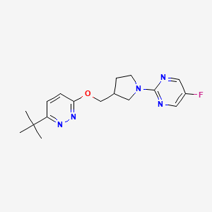 molecular formula C17H22FN5O B12222511 2-(3-{[(6-Tert-butylpyridazin-3-yl)oxy]methyl}pyrrolidin-1-yl)-5-fluoropyrimidine 