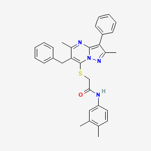 2-[(6-benzyl-2,5-dimethyl-3-phenylpyrazolo[1,5-a]pyrimidin-7-yl)sulfanyl]-N-(3,4-dimethylphenyl)acetamide