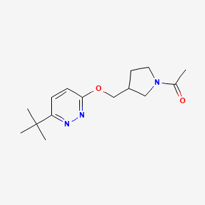 molecular formula C15H23N3O2 B12225817 1-(3-{[(6-Tert-butylpyridazin-3-yl)oxy]methyl}pyrrolidin-1-yl)ethan-1-one 