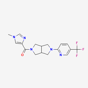 molecular formula C17H18F3N5O B12225853 2-[5-(1-methyl-1H-imidazole-4-carbonyl)-octahydropyrrolo[3,4-c]pyrrol-2-yl]-5-(trifluoromethyl)pyridine 