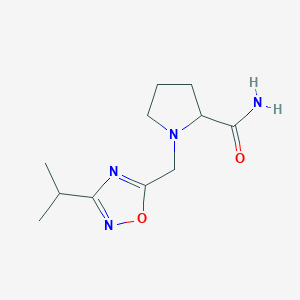 1-{[3-(Propan-2-yl)-1,2,4-oxadiazol-5-yl]methyl}pyrrolidine-2-carboxamide