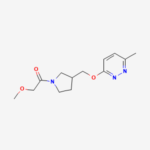 2-Methoxy-1-(3-{[(6-methylpyridazin-3-yl)oxy]methyl}pyrrolidin-1-yl)ethan-1-one