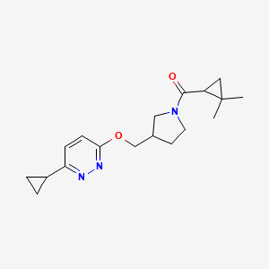 molecular formula C18H25N3O2 B12229000 3-Cyclopropyl-6-{[1-(2,2-dimethylcyclopropanecarbonyl)pyrrolidin-3-yl]methoxy}pyridazine 