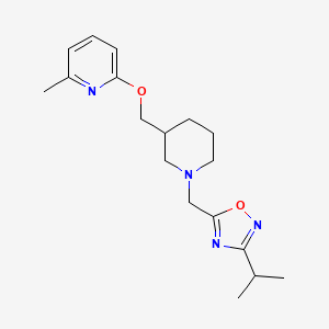 2-Methyl-6-[(1-{[3-(propan-2-yl)-1,2,4-oxadiazol-5-yl]methyl}piperidin-3-yl)methoxy]pyridine