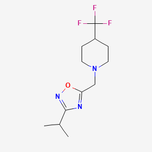 1-{[3-(Propan-2-yl)-1,2,4-oxadiazol-5-yl]methyl}-4-(trifluoromethyl)piperidine