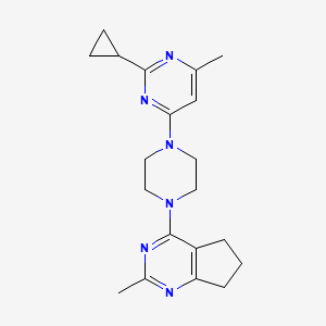 molecular formula C20H26N6 B12229624 2-cyclopropyl-4-methyl-6-(4-{2-methyl-5H,6H,7H-cyclopenta[d]pyrimidin-4-yl}piperazin-1-yl)pyrimidine 