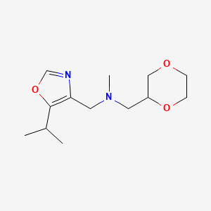 molecular formula C13H22N2O3 B12229852 [(1,4-Dioxan-2-yl)methyl](methyl){[5-(propan-2-yl)-1,3-oxazol-4-yl]methyl}amine 