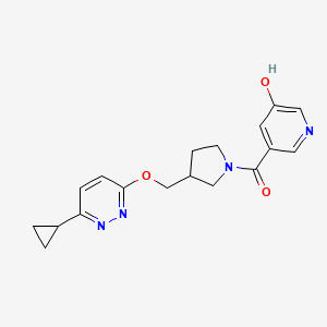 molecular formula C18H20N4O3 B12231852 5-(3-{[(6-Cyclopropylpyridazin-3-yl)oxy]methyl}pyrrolidine-1-carbonyl)pyridin-3-ol 