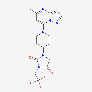 molecular formula C17H19F3N6O2 B12232875 1-(1-{5-Methylpyrazolo[1,5-a]pyrimidin-7-yl}piperidin-4-yl)-3-(2,2,2-trifluoroethyl)imidazolidine-2,4-dione 