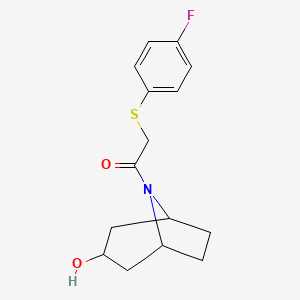 2-[(4-Fluorophenyl)sulfanyl]-1-{3-hydroxy-8-azabicyclo[3.2.1]octan-8-yl}ethan-1-one