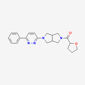 molecular formula C21H24N4O2 B12236276 3-[5-(Oxolane-2-carbonyl)-octahydropyrrolo[3,4-c]pyrrol-2-yl]-6-phenylpyridazine 