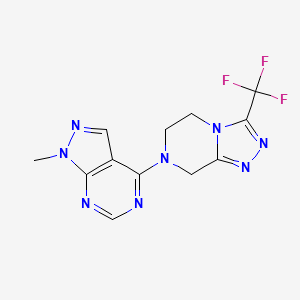 molecular formula C12H11F3N8 B12236520 7-{1-methyl-1H-pyrazolo[3,4-d]pyrimidin-4-yl}-3-(trifluoromethyl)-5H,6H,7H,8H-[1,2,4]triazolo[4,3-a]pyrazine 