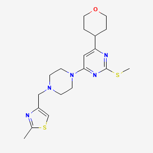 4-{4-[(2-Methyl-1,3-thiazol-4-yl)methyl]piperazin-1-yl}-2-(methylsulfanyl)-6-(oxan-4-yl)pyrimidine