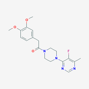 2-(3,4-Dimethoxyphenyl)-1-[4-(5-fluoro-6-methylpyrimidin-4-yl)piperazin-1-yl]ethan-1-one