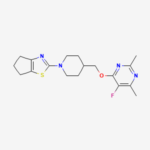 molecular formula C18H23FN4OS B12236759 4-[(1-{4H,5H,6H-cyclopenta[d][1,3]thiazol-2-yl}piperidin-4-yl)methoxy]-5-fluoro-2,6-dimethylpyrimidine 