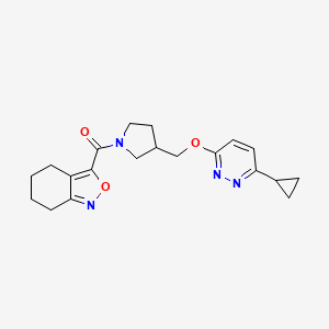 3-(3-{[(6-Cyclopropylpyridazin-3-yl)oxy]methyl}pyrrolidine-1-carbonyl)-4,5,6,7-tetrahydro-2,1-benzoxazole