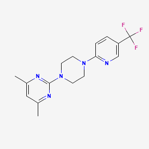 molecular formula C16H18F3N5 B12237489 4,6-Dimethyl-2-{4-[5-(trifluoromethyl)pyridin-2-yl]piperazin-1-yl}pyrimidine 