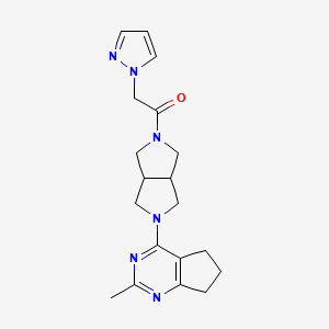 1-(5-{2-methyl-5H,6H,7H-cyclopenta[d]pyrimidin-4-yl}-octahydropyrrolo[3,4-c]pyrrol-2-yl)-2-(1H-pyrazol-1-yl)ethan-1-one