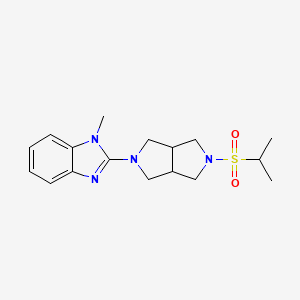 molecular formula C17H24N4O2S B12237835 1-methyl-2-[5-(propane-2-sulfonyl)-octahydropyrrolo[3,4-c]pyrrol-2-yl]-1H-1,3-benzodiazole 