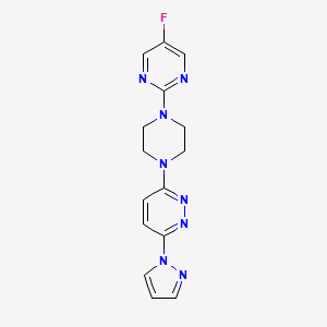 molecular formula C15H15FN8 B12238390 3-[4-(5-fluoropyrimidin-2-yl)piperazin-1-yl]-6-(1H-pyrazol-1-yl)pyridazine 