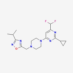 2-Cyclopropyl-4-(difluoromethyl)-6-(4-{[3-(propan-2-yl)-1,2,4-oxadiazol-5-yl]methyl}piperazin-1-yl)pyrimidine