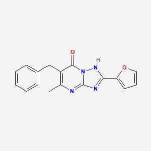 molecular formula C17H14N4O2 B1223876 2-(2-furanyl)-5-methyl-6-(phenylmethyl)-1H-[1,2,4]triazolo[1,5-a]pyrimidin-7-one 
