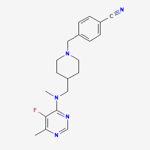 molecular formula C20H24FN5 B12239601 4-[(4-{[(5-Fluoro-6-methylpyrimidin-4-yl)(methyl)amino]methyl}piperidin-1-yl)methyl]benzonitrile 