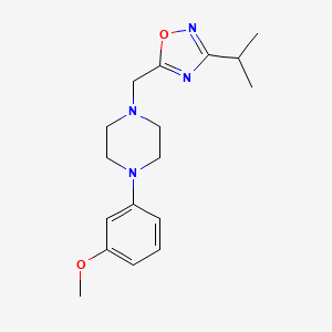 molecular formula C17H24N4O2 B12239610 1-(3-Methoxyphenyl)-4-{[3-(propan-2-yl)-1,2,4-oxadiazol-5-yl]methyl}piperazine 