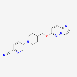 molecular formula C18H18N6O B12239633 5-[4-({Imidazo[1,2-b]pyridazin-6-yloxy}methyl)piperidin-1-yl]pyridine-2-carbonitrile 