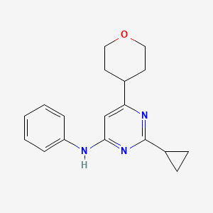 molecular formula C18H21N3O B12239721 2-cyclopropyl-6-(oxan-4-yl)-N-phenylpyrimidin-4-amine 