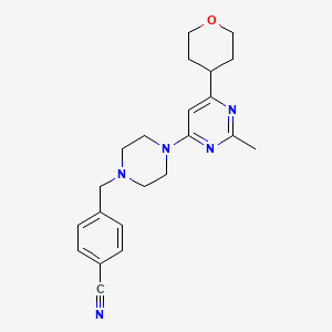 4-({4-[2-Methyl-6-(oxan-4-yl)pyrimidin-4-yl]piperazin-1-yl}methyl)benzonitrile