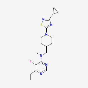 molecular formula C18H25FN6S B12240126 N-{[1-(3-cyclopropyl-1,2,4-thiadiazol-5-yl)piperidin-4-yl]methyl}-6-ethyl-5-fluoro-N-methylpyrimidin-4-amine 